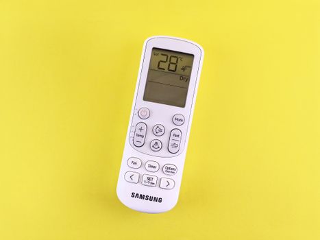 Univerzálne diaľkové ovládanie KT-e08